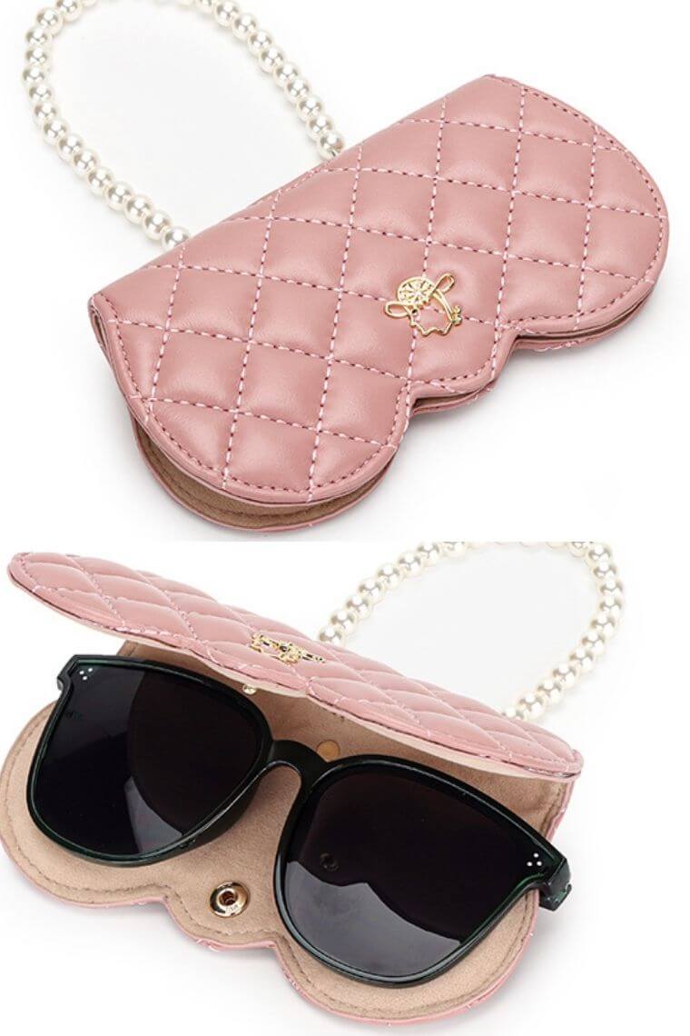 Pink leather glass case | sunglass case in quilted leather | sunglass case holder with pearl handle | eyeglass holder in real leather | eyeglass case for women | sunglass storage in quilted leather | fashion glasses storage | glasses cover | leather sunglass case | leather glass sleeve | eyeglass organizer | leather eyewear case | leather eyewear holder