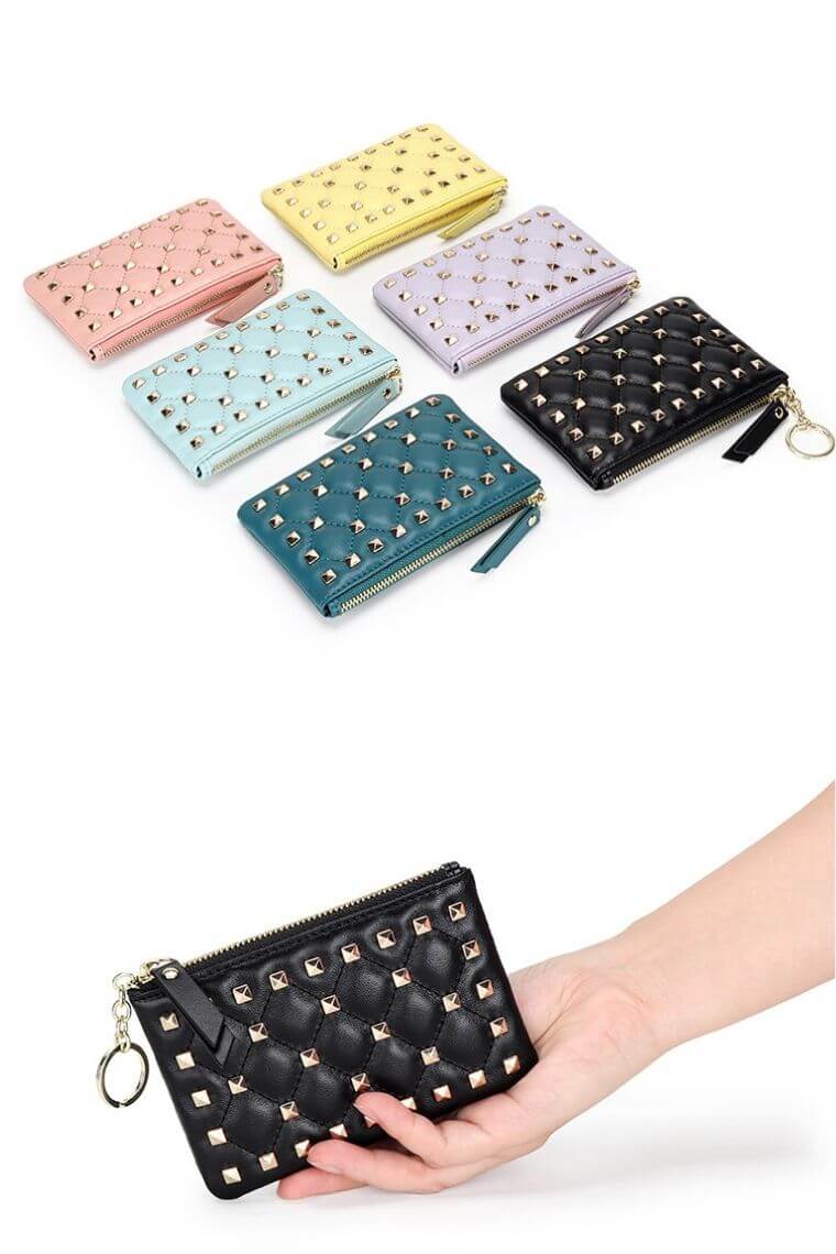 Coin purse in quilted leather with studs